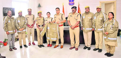 హోంగార్డులు క్రమశిక్షణతో పనిచేయాలి
