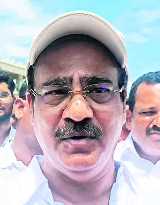 ధనికులకే విద్య 
