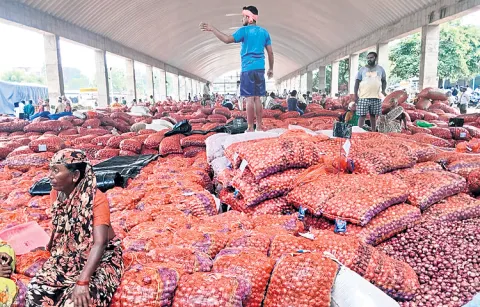 Onion farmers are suffering heavy losses