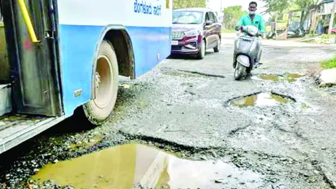 రాజధానిలో 5వేల రోడ్ల గుంతలు పెండింగ్‌: డీసీఎం 