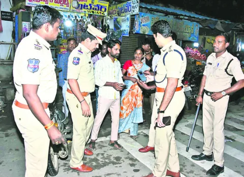 అడుగడుగునా నిఘా