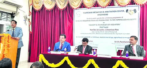 మధ్యవర్తిత్వం ద్వారా కేసుల రాజీ