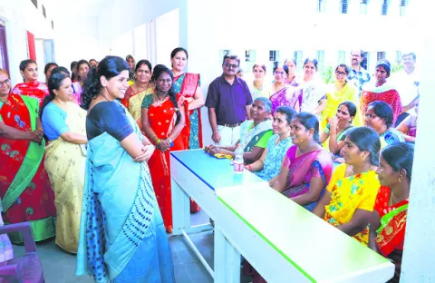 నాణ్యమైన విద్యనందించాలి
