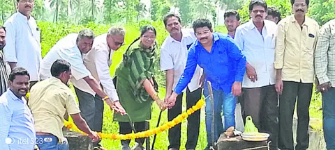 శివారు ఆయకట్టుకు సైతం సాగునీరు అందిస్తాం 