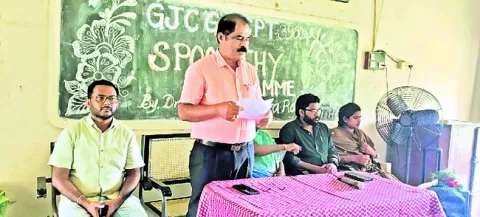 విద్యార్థులు నైపుణ్యాలు పెంచుకోవాలి