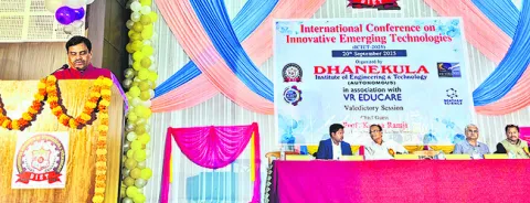 యువ పరిశోధకులు కొత్త ఆలోచనలతో ముందుకురావాలి 