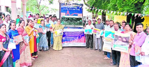 ప్రచార వాహనం ప్రారంభం 