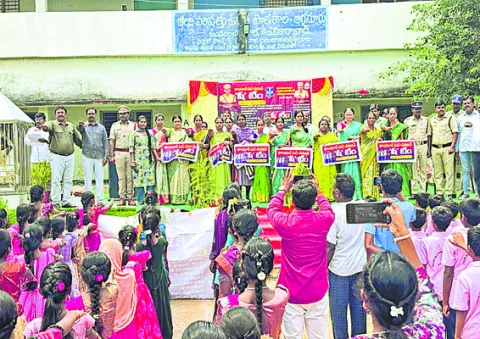 ఫోన్ల వినియోగంలో అప్రమత్తత అవసరం 