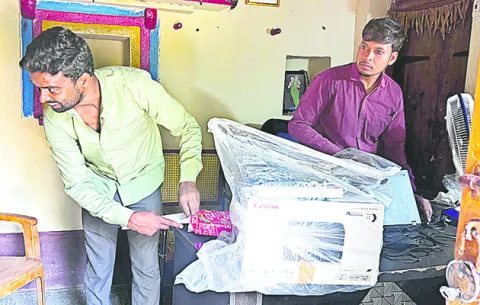 ఆధార్‌ అప్‌డేట్‌ చేస్తామంటూ..