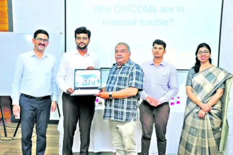 వినియోగదారులతోసౌమ్యంగా మెలగాలి 