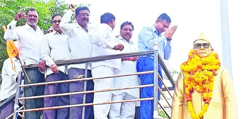 కలెక్టరేట్‌లో లక్ష్మణ్‌ బాపూజీ వర్ధంతి
