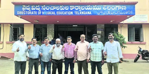 నలుగురు ల్యాబ్‌టెక్నీషియన్లకు  బయోకెమిస్ట్‌గా ప్రమోషన్‌