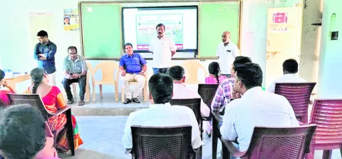 వయోజనులకు అక్షరాలు నేర్పేలా.. 