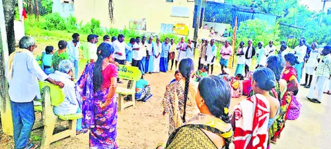 హామీలను నెరవేర్చాలి