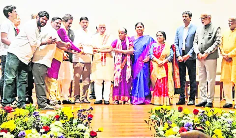 కళాసంపదను ముందుతరాలకు అందించాలి