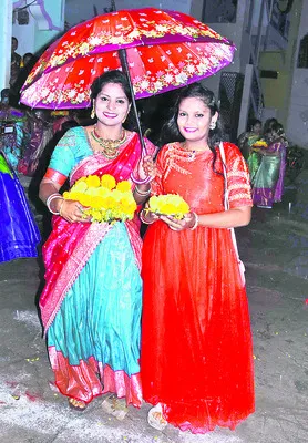 పల్లె పల్లె పూలసంద్రం