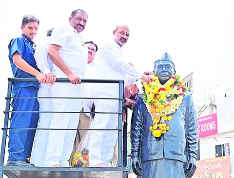మహనీయుడు కొండా లక్మణ్‌ బాపూజీ