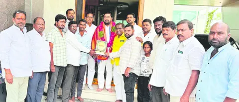 ఏనుగు జంగారెడ్డికి గ్లోబల్‌ పీస్‌ అవార్డు 