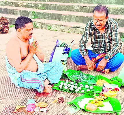 వైఎస్సార్‌కు పిండ ప్రదానం