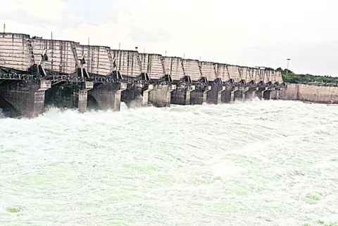 పులిచింతలకు 3,37,264 క్యూసెక్కులు విడుదల 
