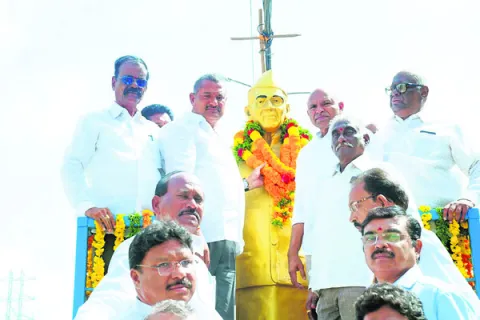 పోరాట యోధుడు కొండా లక్ష్మణ్‌బాపూజీ