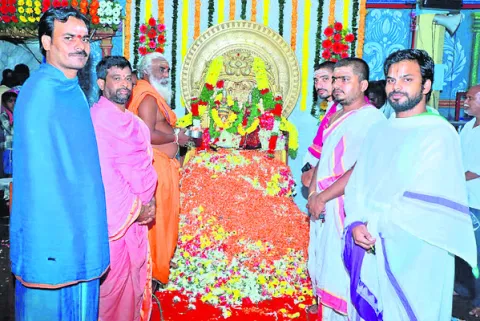 చెర్వుగట్టు క్షేత్రంలో లక్ష పుష్పార్చన