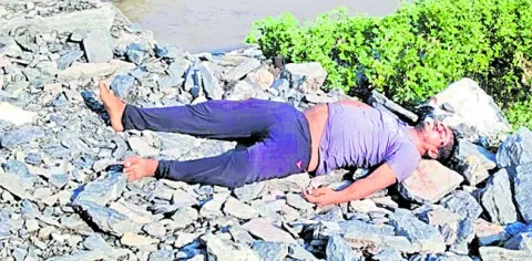 రోడ్డు ప్రమాదంలో యువకుడు మృతి 