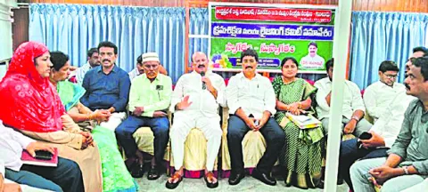 జనాభాను తగ్గించి చూపడం దారుణం 
