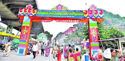 కీలకంగా మారనున్న కుమ్మరిపాలెం క్యూలైన్లు 