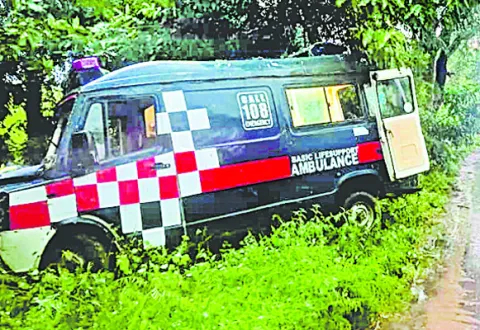 108 వాహనం, బైక్‌ ఢీ : ఒకరు మృతి 