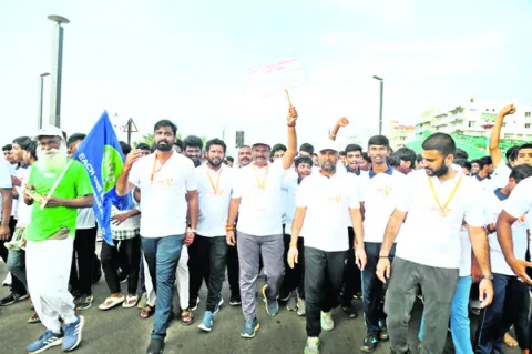 యువత డ్రగ్స్‌ బారిన పడొద్దు 