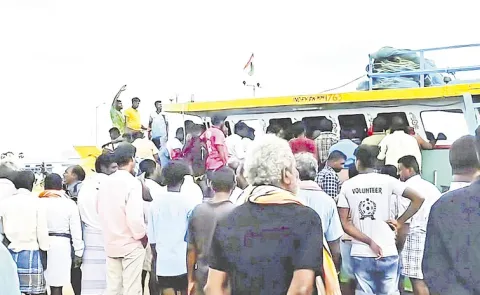 Andhra Pradesh Fishermen Fire on Tamil Nadu Boats