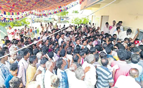 Farmers Worry with Urea in Andhra Pradesh Chandrababu Govt