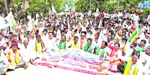 లంబాడాలను ఎస్టీ జాబితా నుంచి తొలగించాలి 
