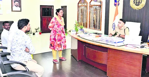 పోలీస్‌ గ్రీవెన్స్‌కు 43 ఫిర్యాదులు