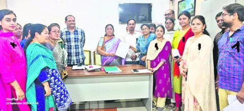 సమస్యలు తీర్చకపోతే సమ్మె తప్పదు