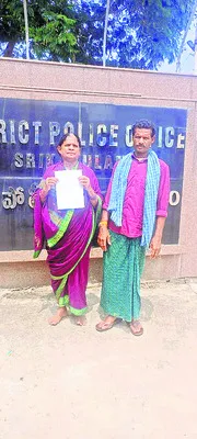 కొత్తూరు ఎస్‌ఐపై ఎస్పీకి ఫిర్యాదు 