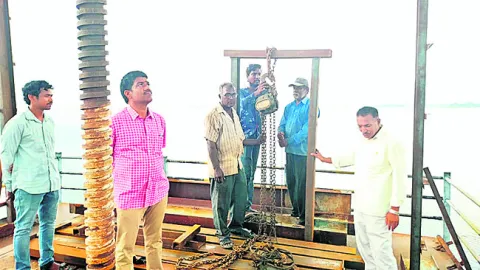 జారిపడిన తూము షట్టర్‌ 