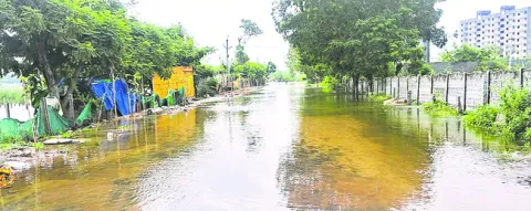 జనావాసాలు.. జలమయం
