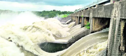 నిజాంసాగర్‌ ప్రాజెక్టులోకి  భారీ వరద 

