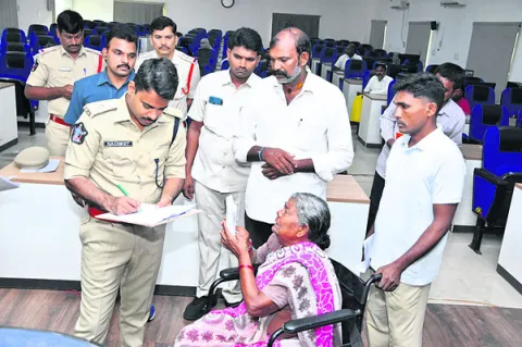 బాధితులకు న్యాయం చేయాలి