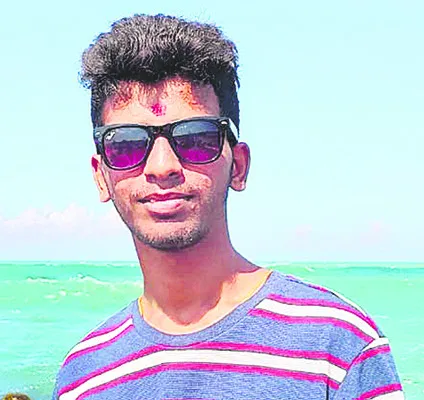 ఎంబీబీఎస్‌ సీటు సాఽధించిన విద్యార్థులు