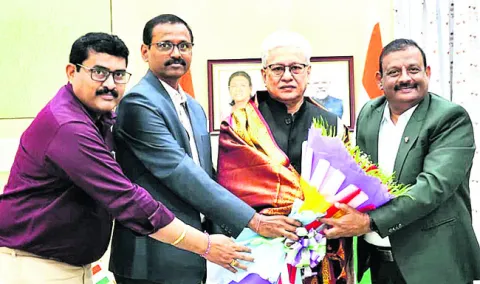 స్నాతకోత్సవానికి రండి