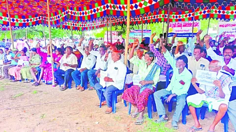 దద్దరిల్లిన ధర్నా చౌక్‌ 
