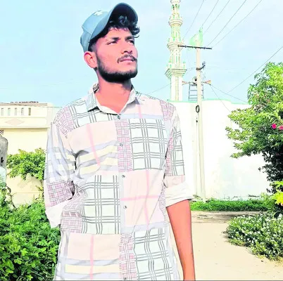 రోడ్డు ప్రమాదంలో యువకుడు మృతి