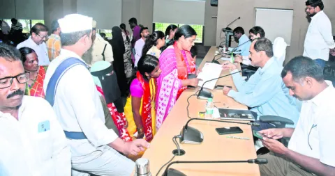 ప్రజావాణికి 89 ఫిర్యాదులు