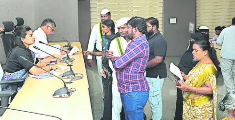 అర్జీల పరిష్కారానికి కృషి 