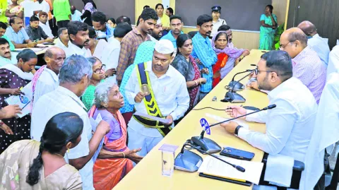 అర్జీలను త్వరగా పరిష్కరించాలి