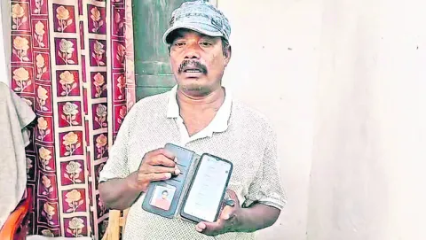 సైబర్‌ మోసగాళ్ల వలలో విద్యుత్‌ లైన్‌ ఇన్‌స్పెక్టర్‌ 

