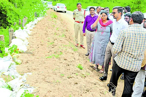 కరకట్ట గండిని  పరిశీలించిన కలెక్టర్‌ 